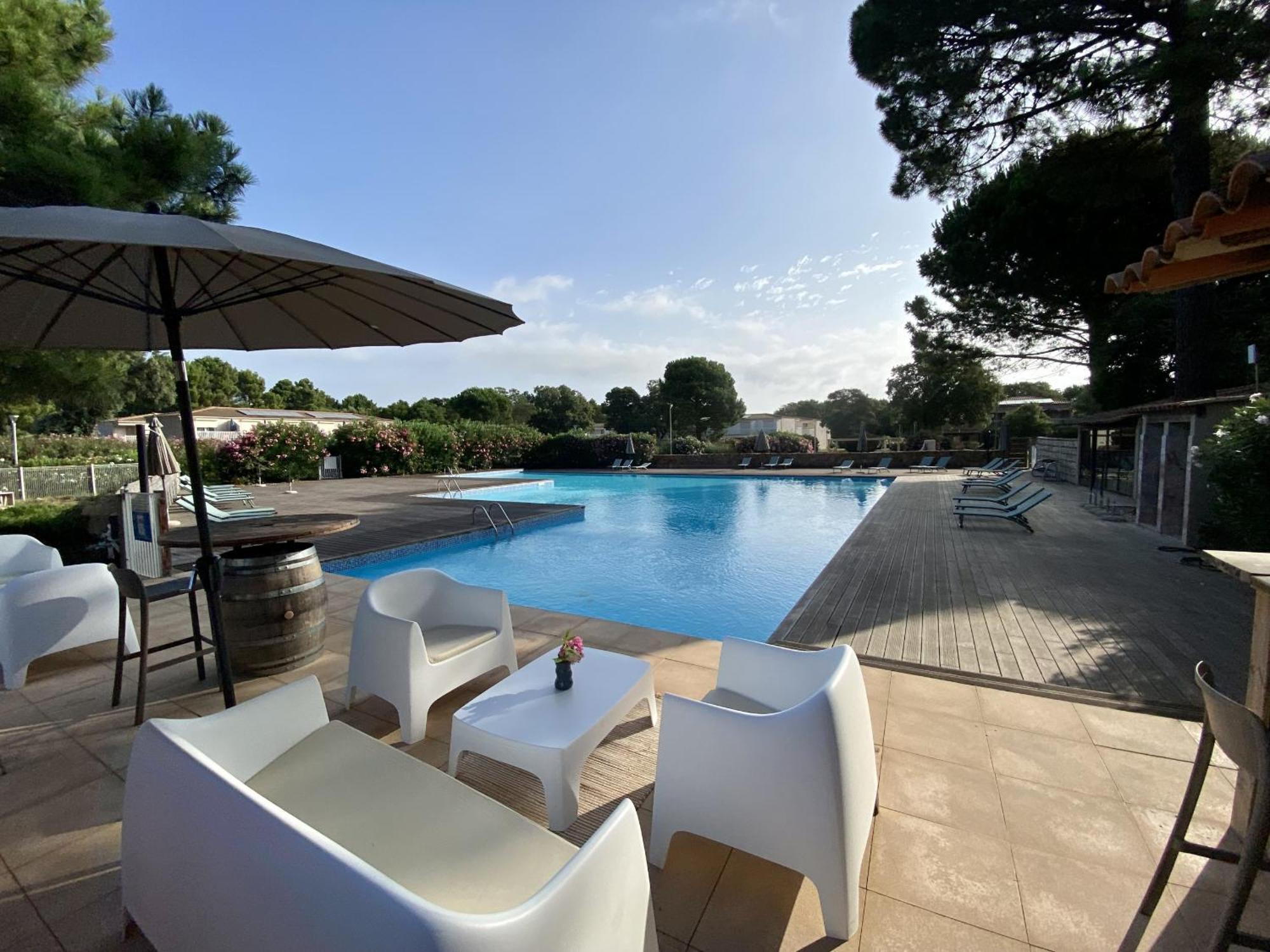 Fiori Di Cala Rossa Residence Hoteliere Lecci Exterior foto