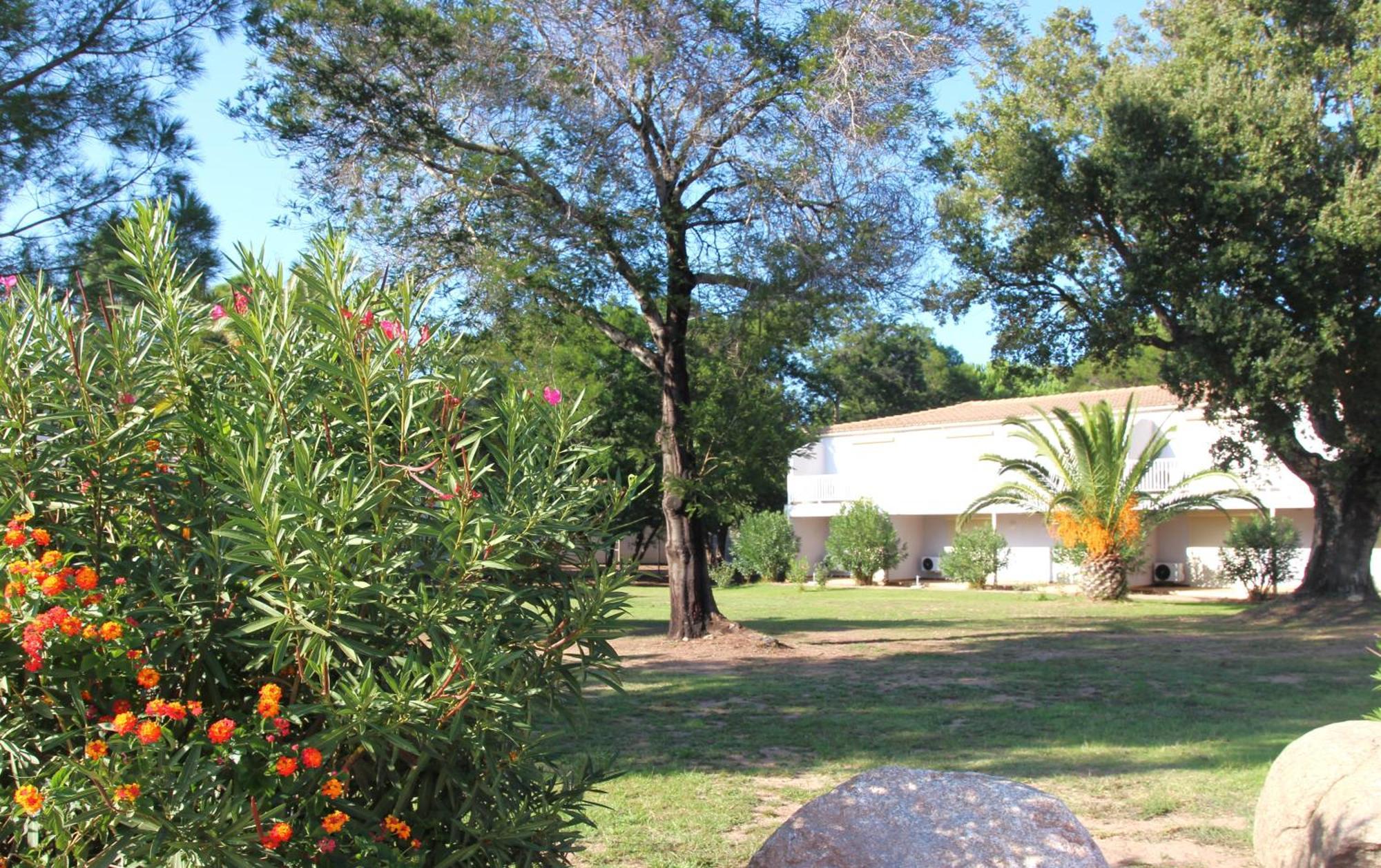 Fiori Di Cala Rossa Residence Hoteliere Lecci Exterior foto