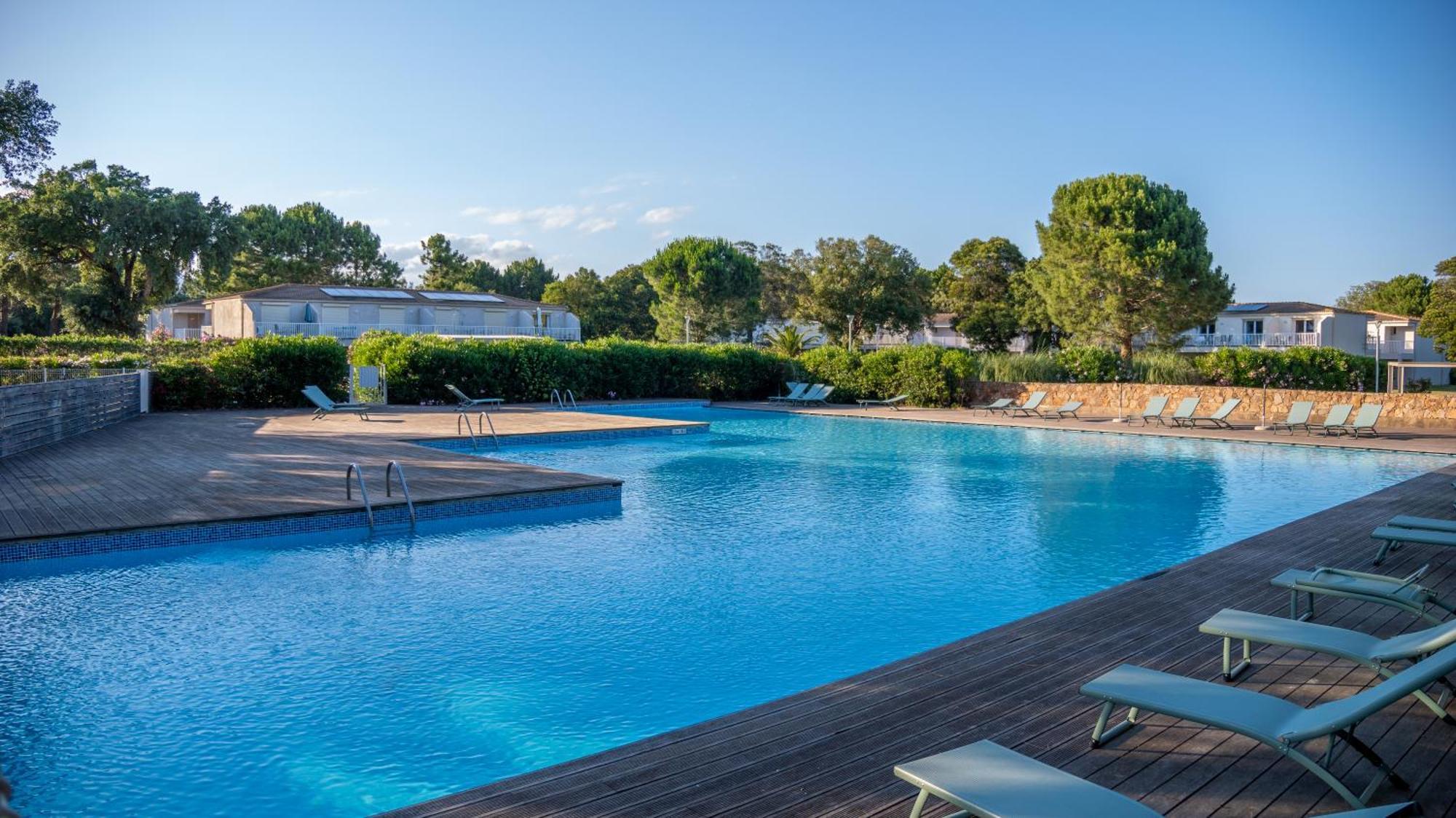 Fiori Di Cala Rossa Residence Hoteliere Lecci Exterior foto